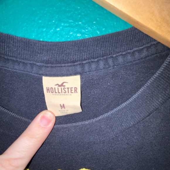 Hollister surf sharks size medium T-shirt - Picture 2 of 3